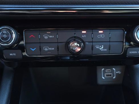 New 2026 Jeep Compass Latitude AWD/4WD image 33