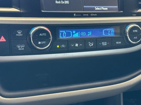 Used 2019 Toyota Highlander Plus FWD image 22