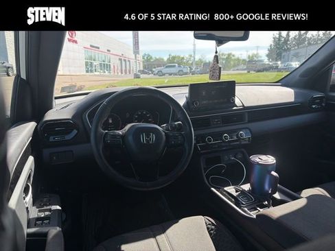 Used 2025 Honda Pilot Sport image 12