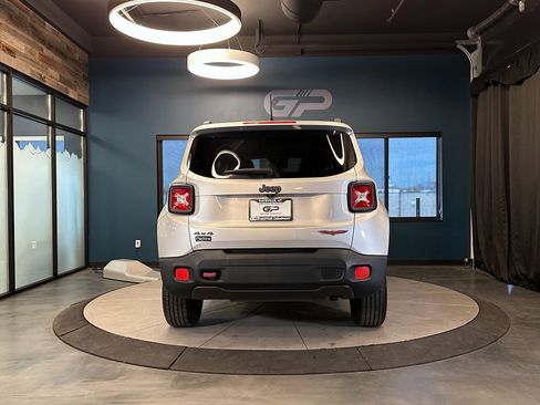 Used 2017 Jeep Renegade Trailhawk w/ Premium Trailhawk Package image 4