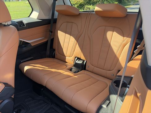 Used 2022 BMW X7 xDrive40i w/ Premium Package AWD/4WD image 30