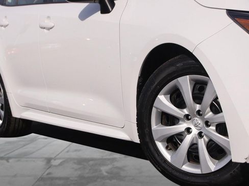 Used 2023 Toyota Corolla LE image 3