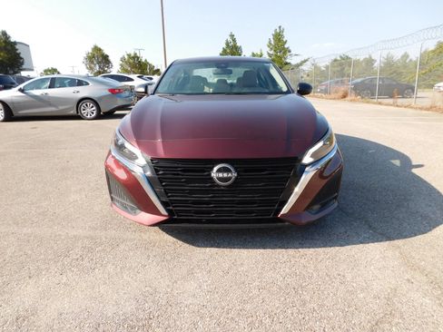 Used 2025 Nissan Altima 2.5 SV FWD image 3