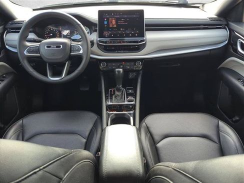 Used 2025 Jeep Compass Limited AWD/4WD image 17