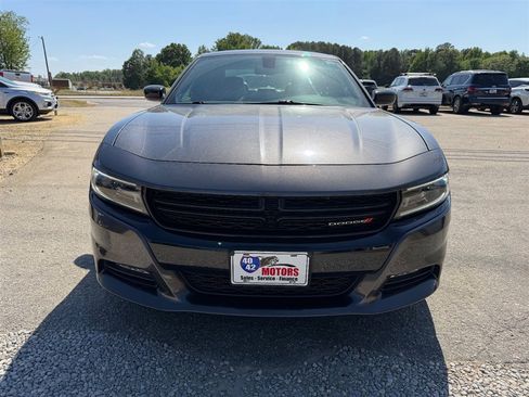 Used 2017 Dodge Charger SXT w/ Plus Group RWD image 8