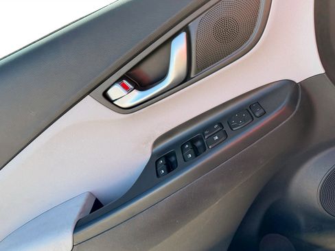 Used 2023 Hyundai Kona SE w/ Cargo Package image 11