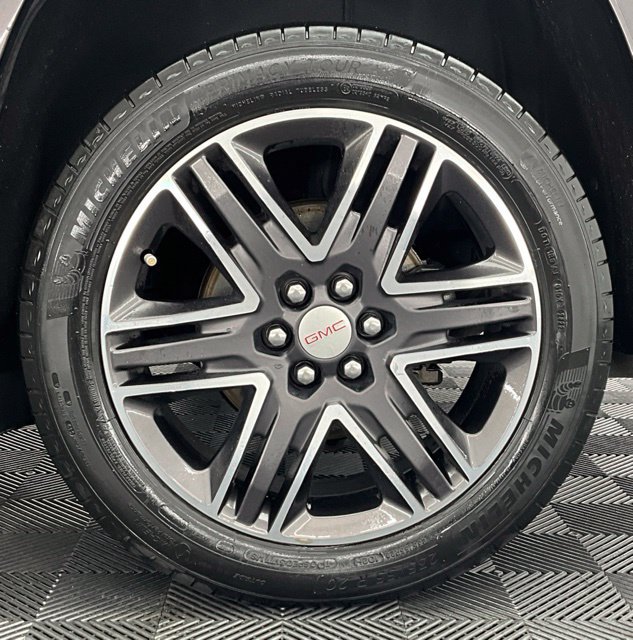 Used 2019 GMC Acadia Denali w/ Technology Package FWD image 5