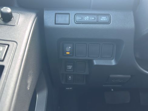 Used 2025 Nissan Frontier SV RWD image 30