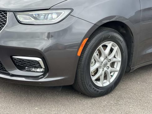 Used 2022 Chrysler Pacifica Touring-L FWD image 7