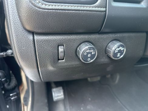 Used 2019 GMC Canyon Denali AWD/4WD image 9