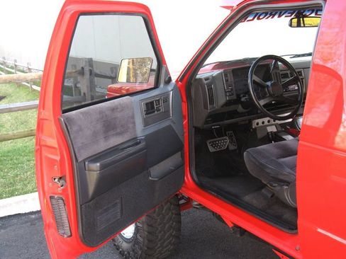Used 1991 Chevrolet S10 Pickup 4WD 2-Door image 26