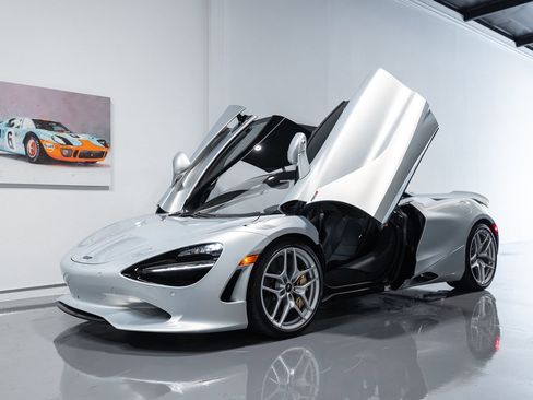 Used 2024 McLaren 750S image 24