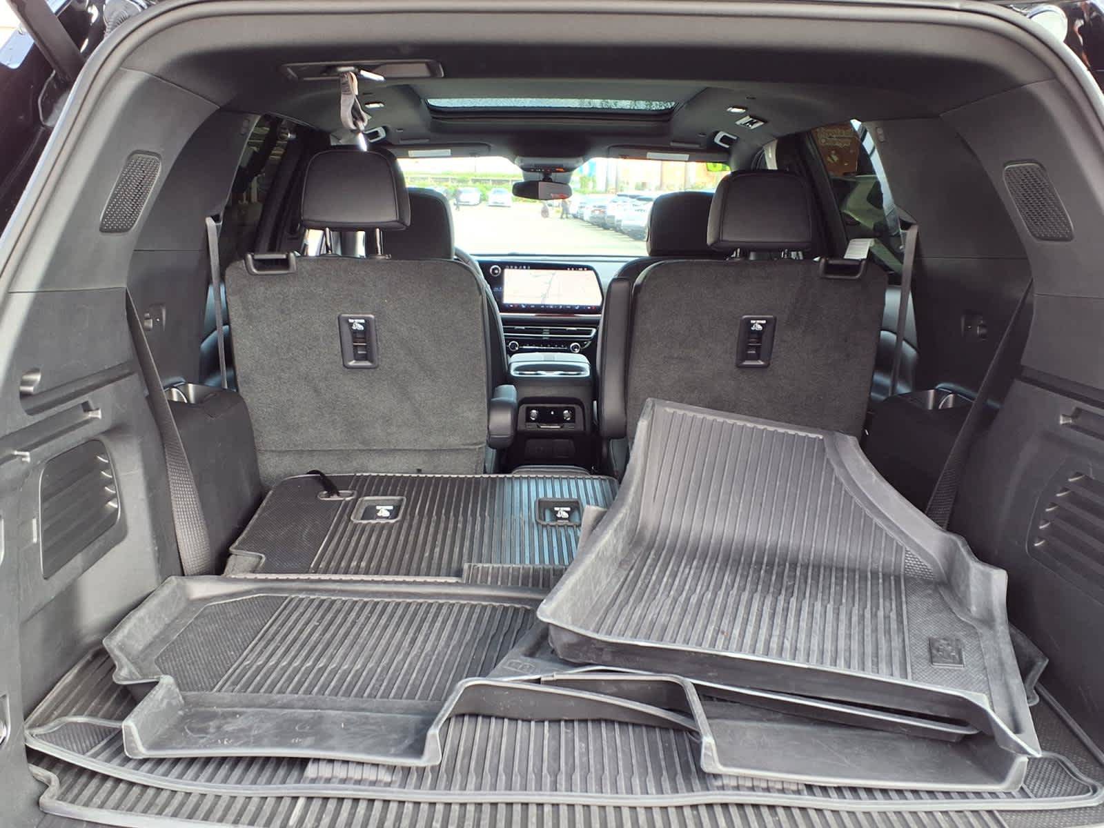 Used 2026 Chevrolet Traverse Z71 w/ LPO, Floor Liner Package AWD/4WD image 9