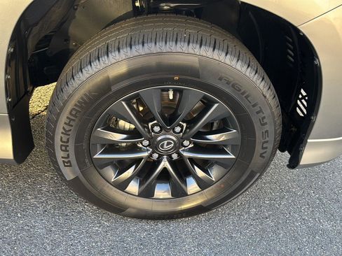 Used 2022 Lexus GX 460 Premium w/ Premium Package image 35