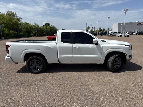 Used 2025 Nissan Frontier SV RWD image 8