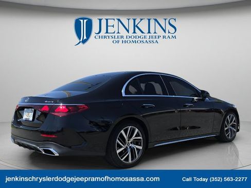 Used 2025 Mercedes-Benz E 350 4MATIC Sedan image 3
