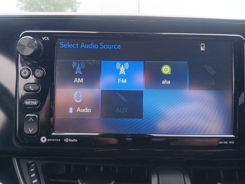 Used 2018 Toyota C-HR XLE FWD image 22