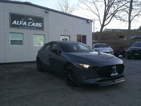 Used 2021 MAZDA MAZDA3 Hatchback w/Premium Plus Pkg image 3