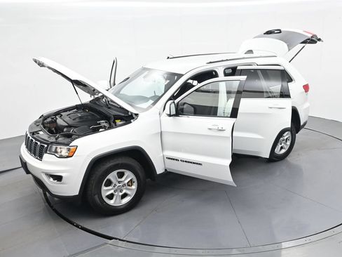 Used 2017 Jeep Grand Cherokee Laredo AWD/4WD image 38