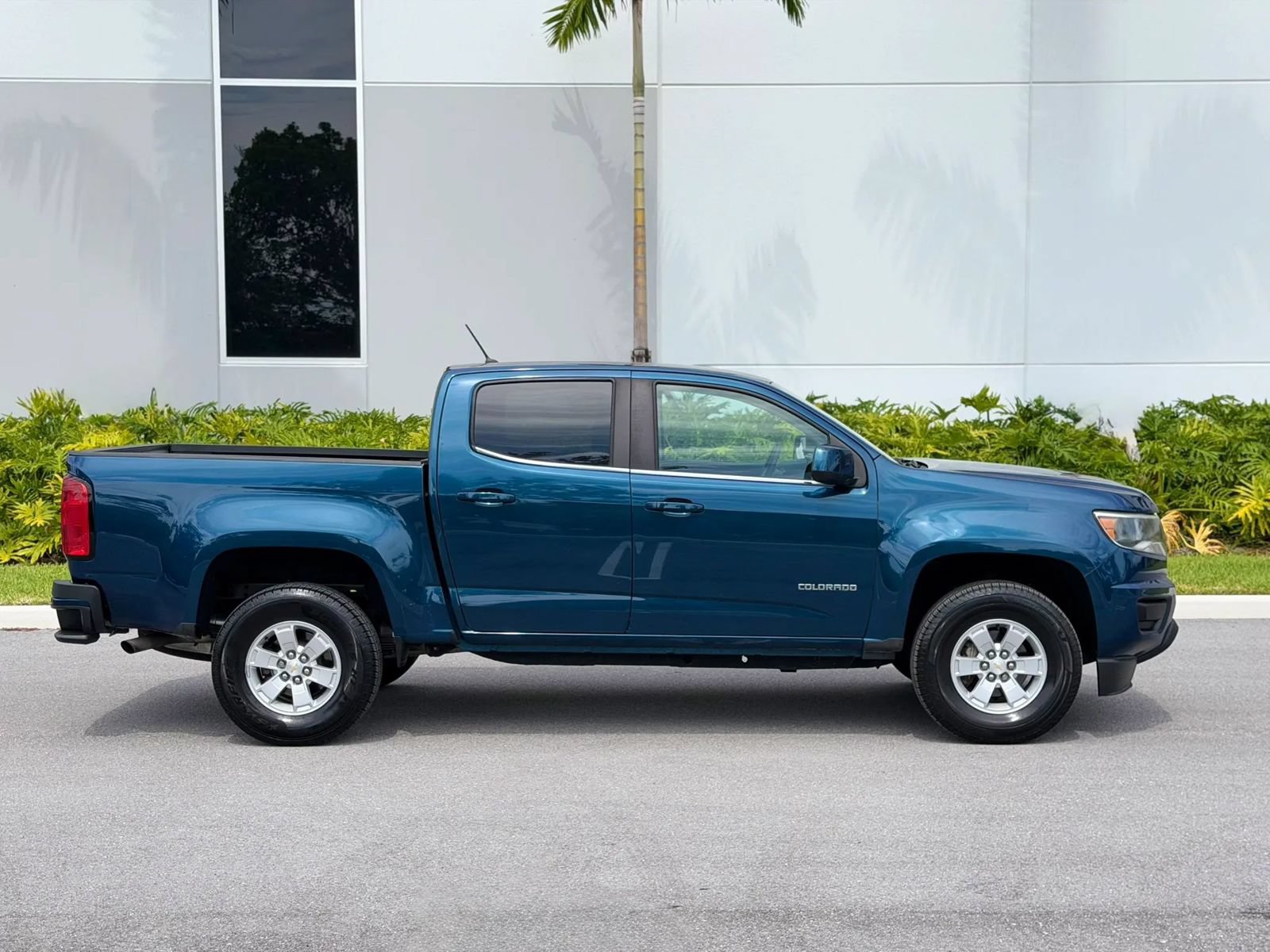 Used 2019 Chevrolet Colorado W/T w/ WT Convenience Package RWD image 4