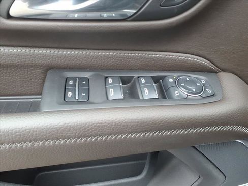 Used 2024 GMC Yukon XL Denali w/ Advanced Technology Package image 24