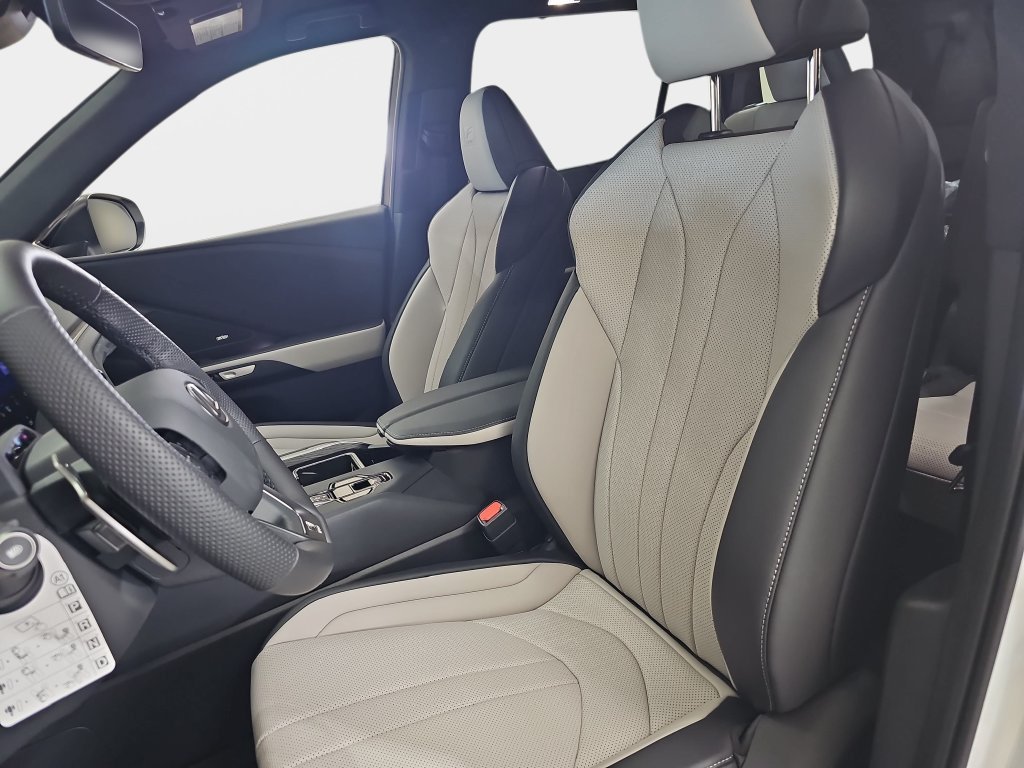 New 2026 Lexus TX 500h AWD image 15