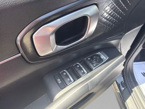 Used 2023 Kia Sorento S FWD image 16