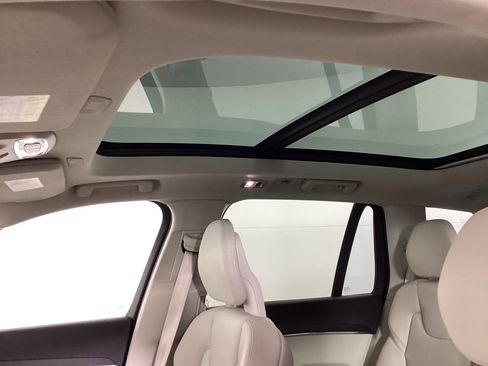 Used 2020 Volvo XC90 T6 Momentum AWD/4WD image 32