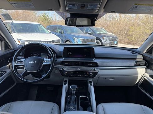 Used 2022 Kia Telluride EX image 32