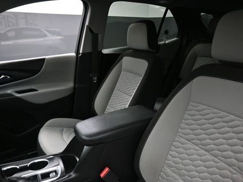 Used 2021 Chevrolet Equinox LS w/ LS Convenience Package image 10