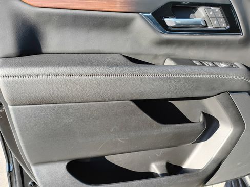 Used 2025 GMC Yukon Denali image 21