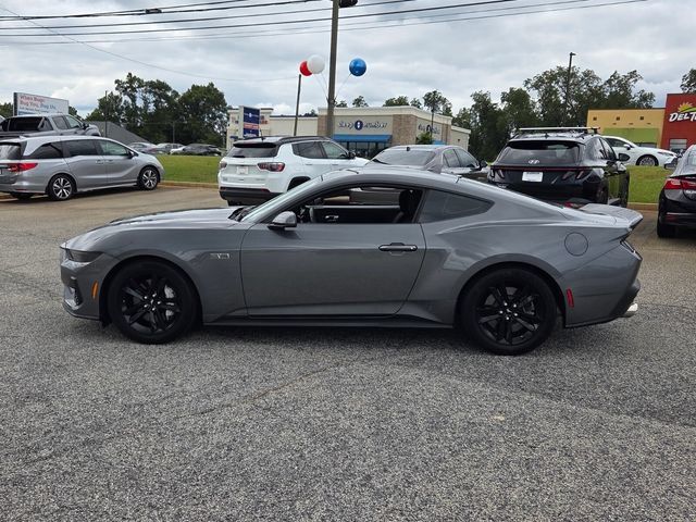 Used 2025 Ford Mustang GT RWD image 4