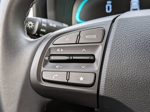 Certified 2025 Hyundai Venue SEL FWD image 27