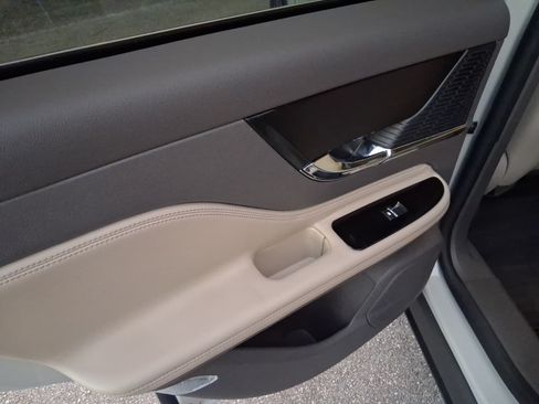 Used 2022 Lincoln Corsair FWD image 9