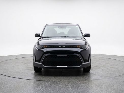 Used 2025 Kia Soul LX w/ LX Technology Package FWD image 2