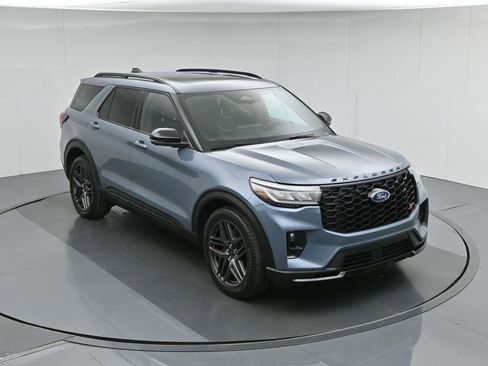 Used 2025 Ford Explorer ST image 41