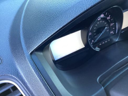 Used 2017 Ford Explorer XLT w/ Equipment Group 202A image 3