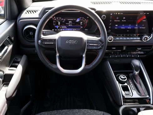 Used 2025 Chevrolet Colorado Z71 image 19