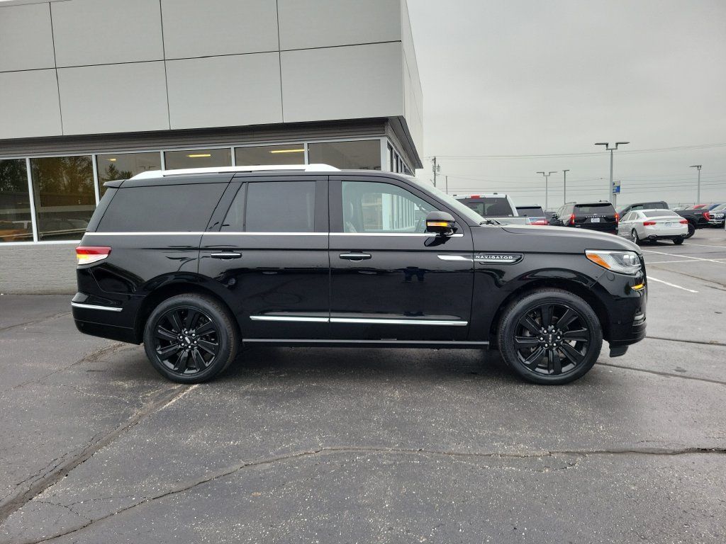 Certified 2023 Lincoln Navigator Reserve AWD/4WD image 3