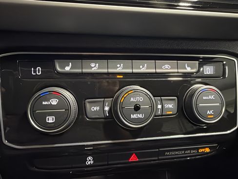 Used 2023 Volkswagen Atlas Cross Sport SE w/ Panoramic Sunroof Package FWD image 21