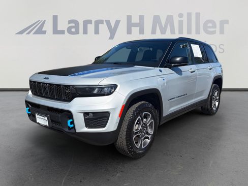 Used 2023 Jeep Grand Cherokee Trailhawk w/ Advanced Protech Group II AWD/4WD image 1