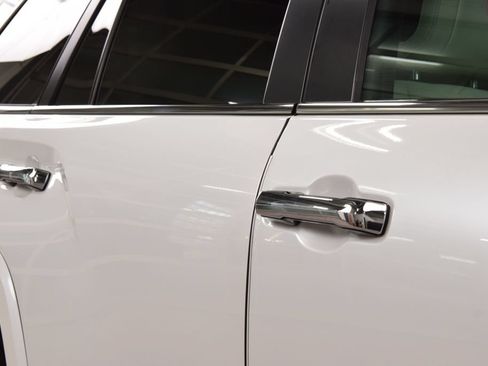 Used 2025 Toyota Sequoia Capstone AWD/4WD image 19