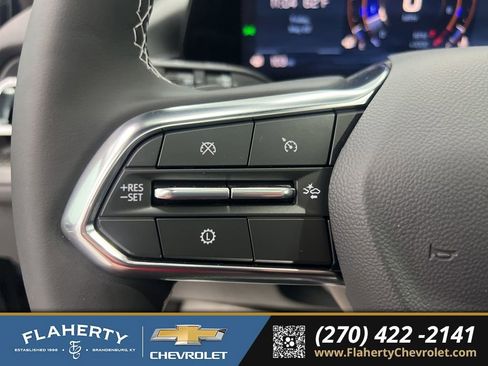Used 2025 Chevrolet Traverse LT w/ Sun and Wheel Package FWD image 24