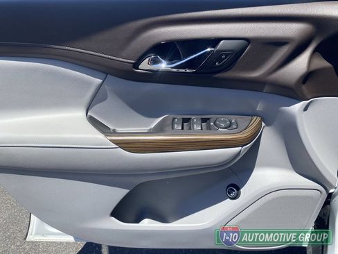 Used 2020 GMC Acadia SLE w/ Driver Convenience Package FWD image 22