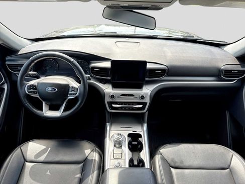 Certified 2022 Ford Explorer XLT w/ Equipment Group 202A AWD/4WD image 14