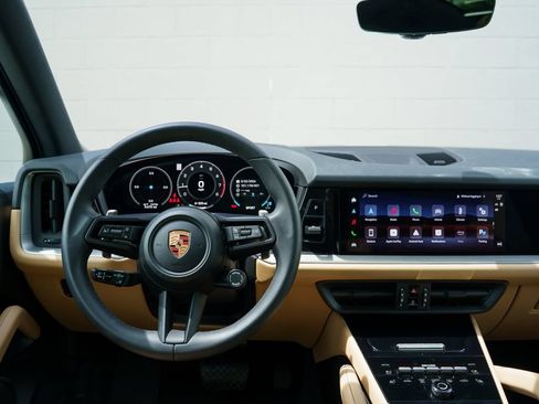 Certified 2026 Porsche Cayenne AWD/4WD image 22