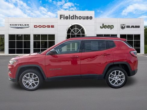 Used 2024 Jeep Compass Latitude AWD/4WD image 17