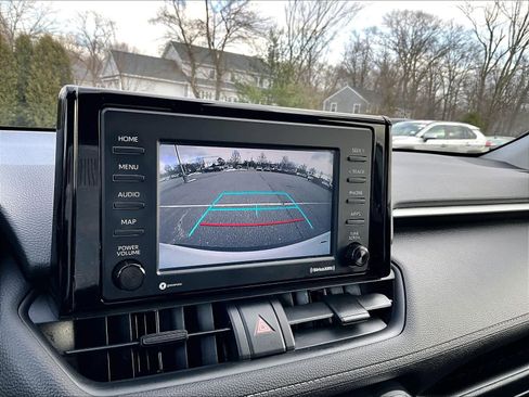 Used 2021 Toyota RAV4 XLE image 19