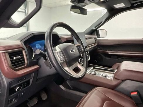 Used 2024 Ford Expedition Limited AWD/4WD image 18