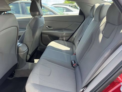 Used 2023 Hyundai Elantra SE FWD image 9